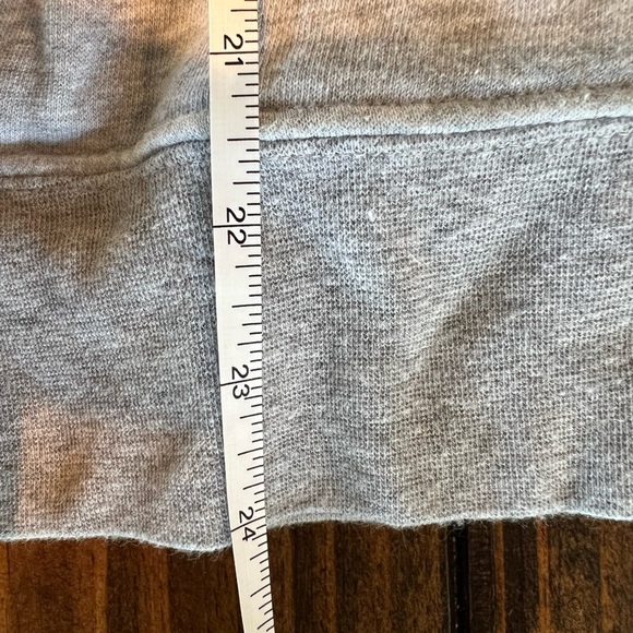 The North Face Gray Hoodie for women, size medium, EUC, winter, comfy, pockets - Picture 7 of 8